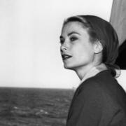 Grace Kelly: la sua lezione di stile per la spiaggia è ancora attualissima