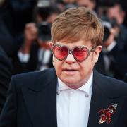 Elton John. I francobolli in edizione limitata per i suoi 50 anni di carriera