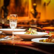 Cena al ristorante ? Ecco come, grazie al menù, il ristoratore può influenzare le nostre scelte