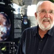 Vivere su un altro pianeta non è possibile. Il Nobel per la fisica Michel Mayor spiega perché 