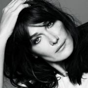Macché fredda e altera: Carla Bruni sorprende con le sue dediche d'amore