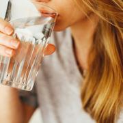 Di notte meglio non tenere l'acqua sul comodino