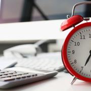 Lavorare tutti, ma  meno ore: la nuova proposta che conquista tanti