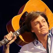 3 novembre 1984: Paul McCartney al primo posto in classifica  