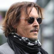 Johnny Depp è stato licenziato dalla Warner Bros: quale sarà il suo futuro adesso?