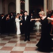 John Travolta ricorda il suo ballo con Lady Diana. E si commuove