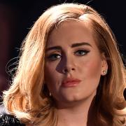 Adele scoppia in lacrime: ecco perché