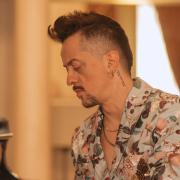 Dardust: è sua la canzone che ha accompagnato il passaggio della bandiera olimpica all'Italia