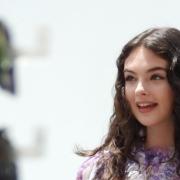 Deva Cassel adesso somiglia meno alla mamma Monica Bellucci