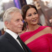 Michael Douglas e Catherine Zeta-Jones si scambiano romantici auguri di compleanno