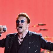 Gli U2 eseguono una celebre hit degli ABBA: il video