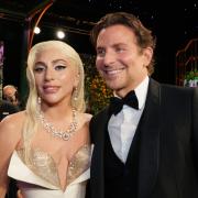 Keanu Reeves, Bradley Cooper, Brad Pitt: le foto di quegli amori impossibili