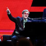 Candle In The Wind: ecco a chi era davvero dedicata la celebre hit di Elton John