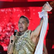 Robbie Williams: la sua storia arriva in tv. Il video
