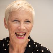 Annie Lennox strepitosa mentre canta Why: il video