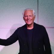 Giorgio Armani protesta: stufo di vedere una matta che gira in mutande a Milano