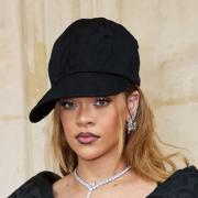 Rihanna si esibisce per 9 milioni di dollari. Ed è polemica