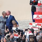 La Principessa Charlene e i gemellini festeggiano il compleanno del Principe Alberto: il video