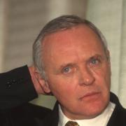 Anthony Hopkins è l'imperatore Vespasiano in Those About to Die