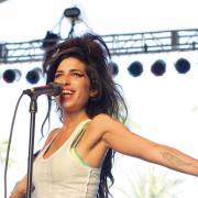 Amy Winehouse: la regista risponde alle accuse sulla scelta della protagonista