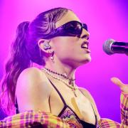 Angelina Mango annuncia l'uscita dell'album Poké Melodrama