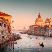 Dall’Europa all’Asia attraversando i Balcani, su quelle strade dove in passato si scambiavano merci e si incontravano culture e storie