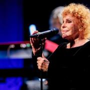 Elisa e Ornella Vanoni cantano Almeno tu nell'universo: il video