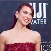 Dua Lipa presenta la serie Camden: il video