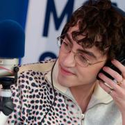 Michele Bravi: io tra Carla Bruni e Guè