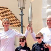 La Principessa Charlene con la torcia olimpica