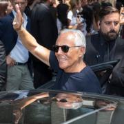 Giorgio Armani: alla vigilia dei 90 anni più in forma che mai. Il video