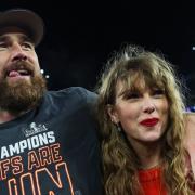 Taylor Swift: la storia d'amore con Travis Kelce ispirerà un film romantico