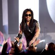 Lenny Kravitz a cena in un ristorante fiorentino. Le foto