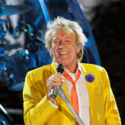 Rod Stewart in vacanza all'Elba canta con una band locale: il video