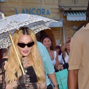Madonna festeggia i 66 anni a Pompei: le foto più belle e l'incredibile torta