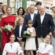 La Principessa Charlene meravigliosa in rosso: il video