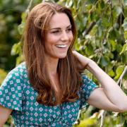 Kate Middleton: il commovente abbraccio con una ragazza malata. Le foto