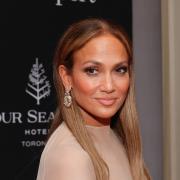 Jennifer Lopez si gode una lussuosa gita a Beverly Hills con un’amica: la foto