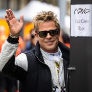 Brad Pitt alla guida di una vettura di Formula 1 in Messico