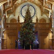 Gli addobbi natalizi del Castello di Windsor sono mozzafiato: il video