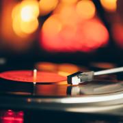 Ecco gli artisti più ascoltati in Italia su Spotify: in testa Geolier