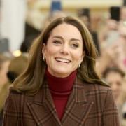 Kate Middleton visita l'ospedale dove è stata curata: il video