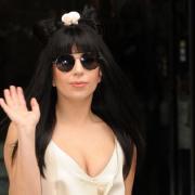 Lady Gaga: dei poster pubblicitari bruciano la notizia dell'uscita del nuovo disco
