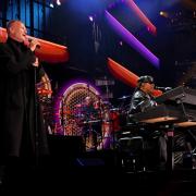 Sting e Stevie Wonder suonano al concerto di beneficenza Fire Aid dopo gli incendi di Los Angeles: il video