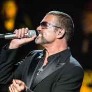 George Michael continua a donare più di 6.000 sterline al giorno