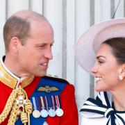Kate Middleton e il Principe William rompono il protocollo grazie a un bacio romantico