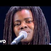 27 agosto 1988: l'album di debutto di Tracy Chapman al 1 posto negli Stati Uniti