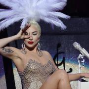 Lady Gaga metaformica e irriconoscibile nel spassoso video di Saturday Night Live