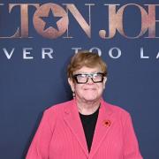 Elton John commosso per la canzone When This Old World Is Done With Me