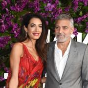 George Clooney e Amal tornano sul lago di Como con un evento grandioso